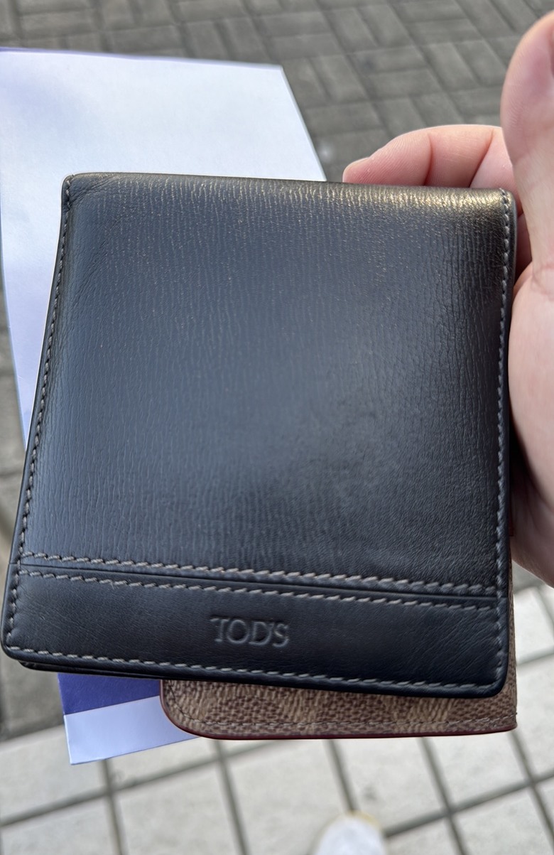 請問有TOD’S達人嗎？我在找一款皮夾一直找不到