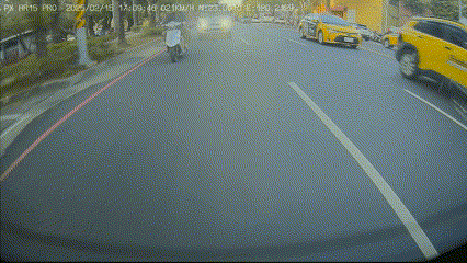 要踩油門還是煞車 路口遇黃燈怎麼辦 警方有解答