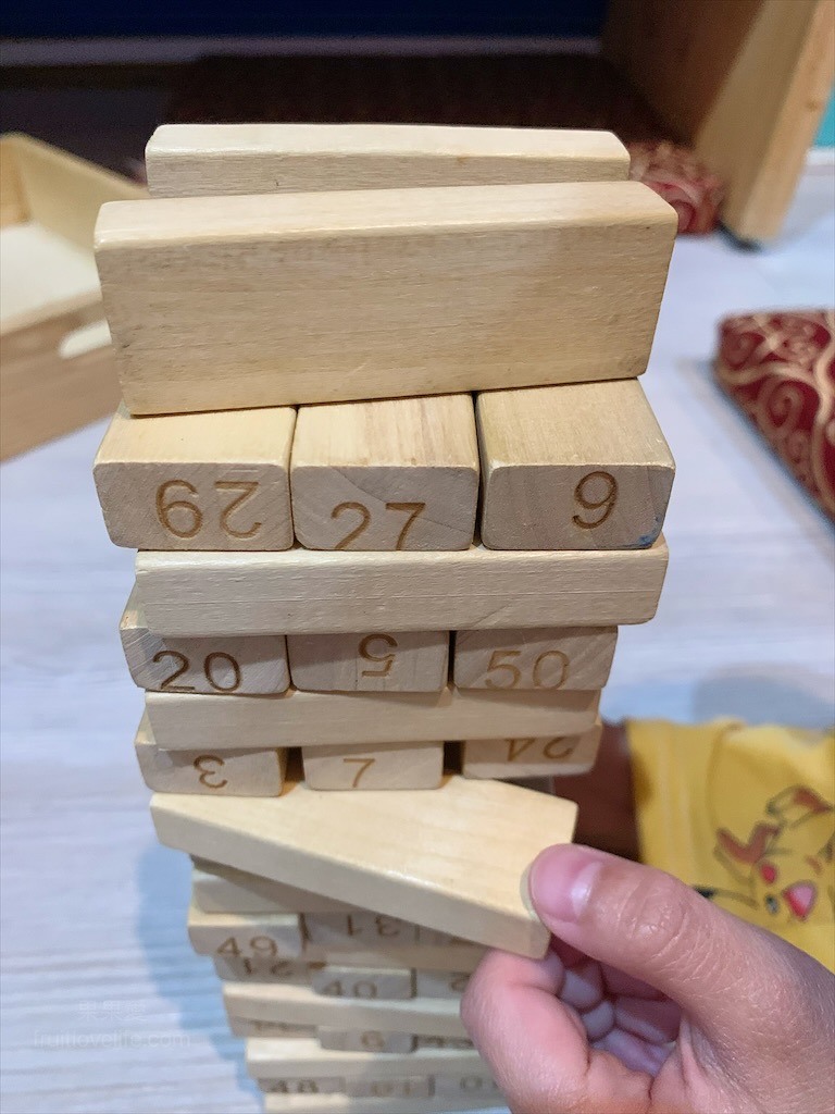 點我看大圖 獨棟主題式溜滑梯小木屋,房間裡面有滑梯還有很多玩具、玩偶,小朋友玩得超開心!