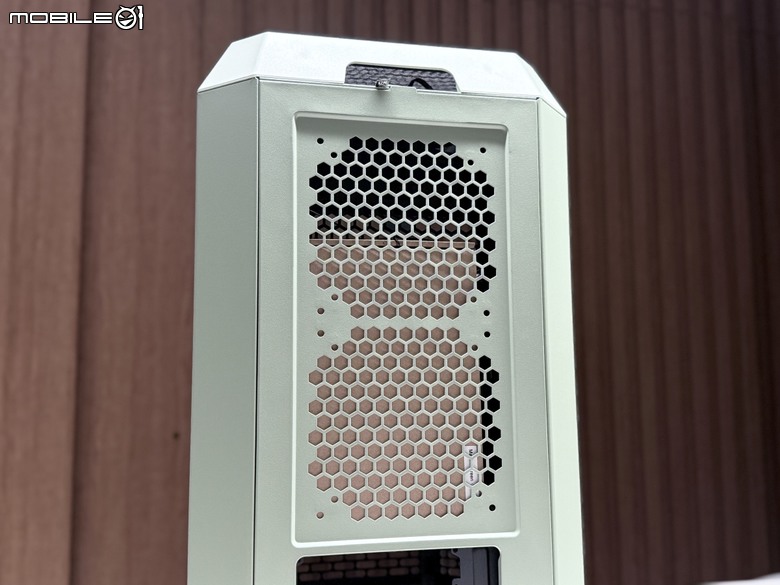 透視 The Tower 家族新成員! Tower 250 ITX機殼