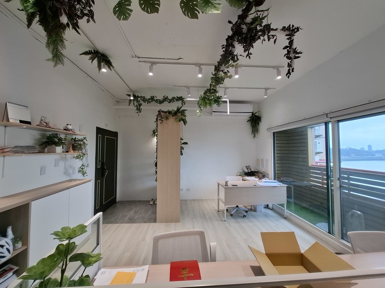 【開箱】高CP值 統包╳好溝通設計師80萬改造37年綠意盎然無印+工業風中古住辦