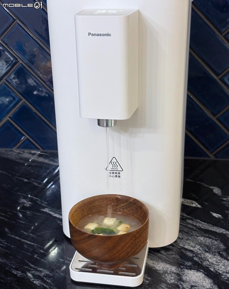 點我看大圖 我的松下緣:國際牌 Panasonic RO瞬熱開飲機試用分享 / 出乎意料的便利飲水機
