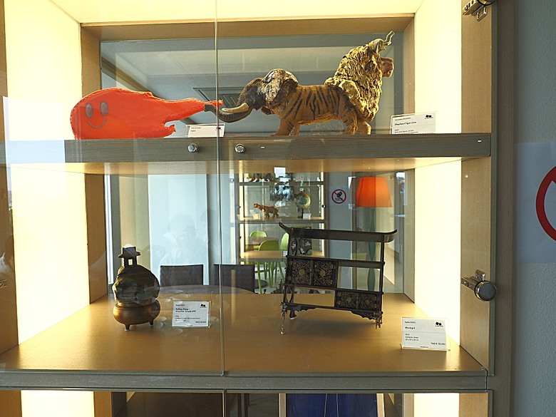 車城 落山風藝術季 【看海美術館展區、海口村街道及村落展區、墾丁長灘休閒飯店、紅柴。居 山海之隅】，順遊恆春縣城東門及北門、恆春文化中心民謠館，品嚐半島特色美食 — 香酥鴨、綠豆蒜 — 2025年初 國境之南看海賞藝小旅行 【小惡魔畫蛇添福】補篇(2)