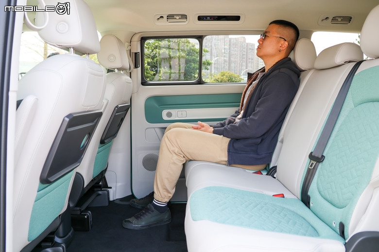 福斯商旅 Volkswagen ID.Buzz Pro S 試駕|承先啟後的經典味、豐富且出色的空間機能!