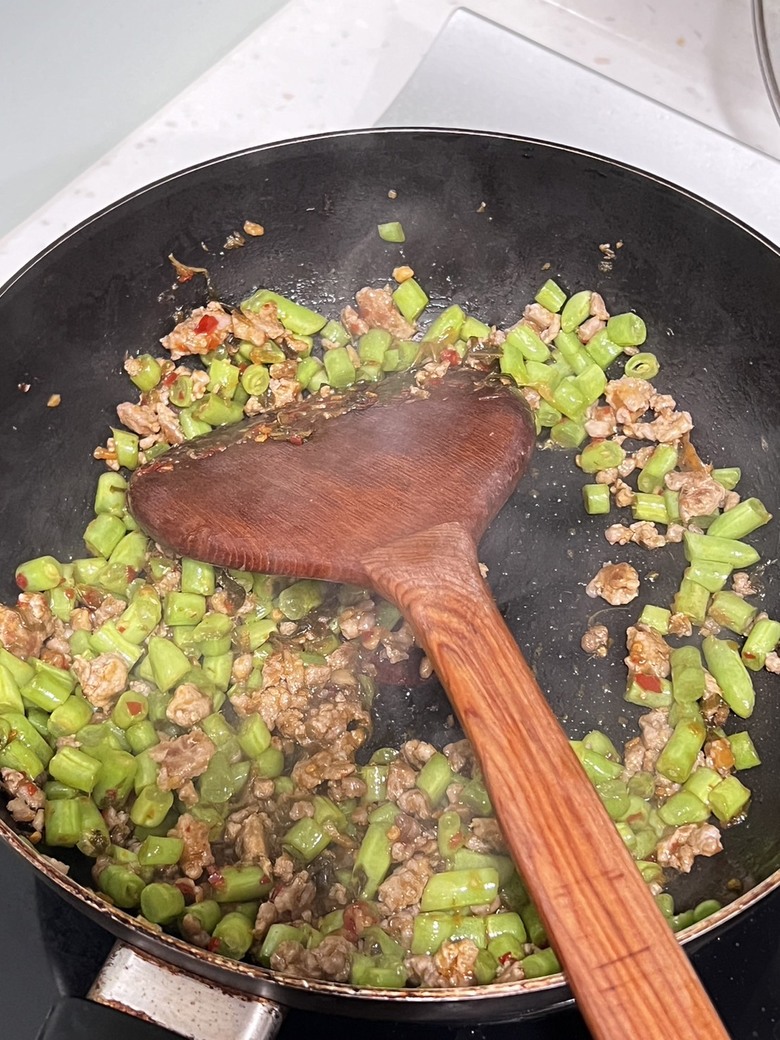 自己做簡單的泰式打拋豬