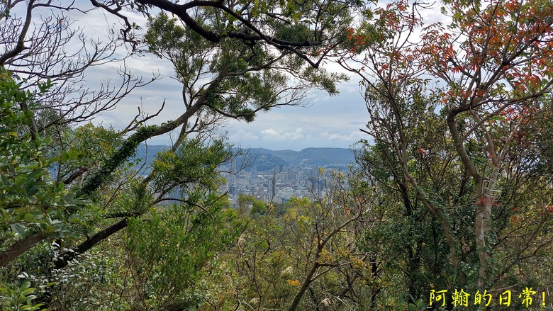 【郊山走走】 台湾よ、永に幸なれ。台灣幸福石、展翅高飛丹鳳山、熱門健行景點軍艦岩 輕鬆健行北投10連峰