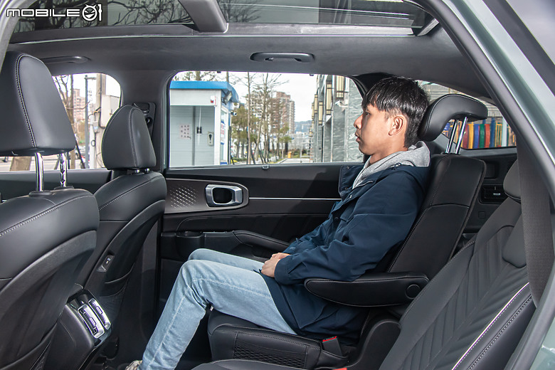 今晚，我想來點韓風休旅全家餐！Hyundai Santa Fe vs. Kia Sorento