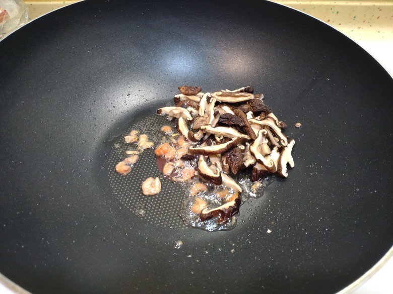 屋小春深暖,豪廈廣陌寒~為老婆料理的我的私房年菜(紅蟳米糕)