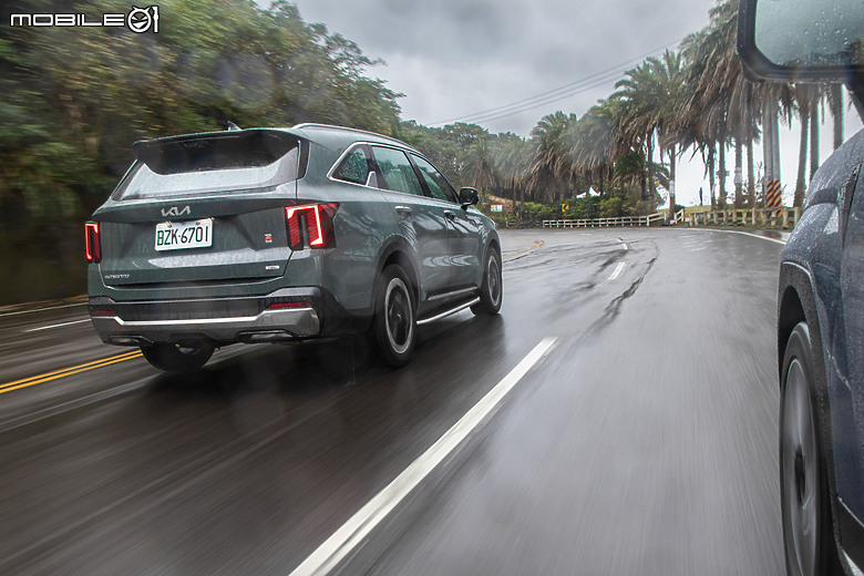 今晚,我想來點韓風休旅全家餐!Hyundai Santa Fe vs. Kia Sorento