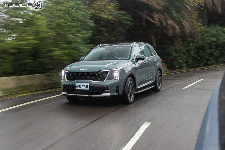 今晚,我想來點韓風休旅全家餐!Hyundai Santa Fe vs. Kia Sorento