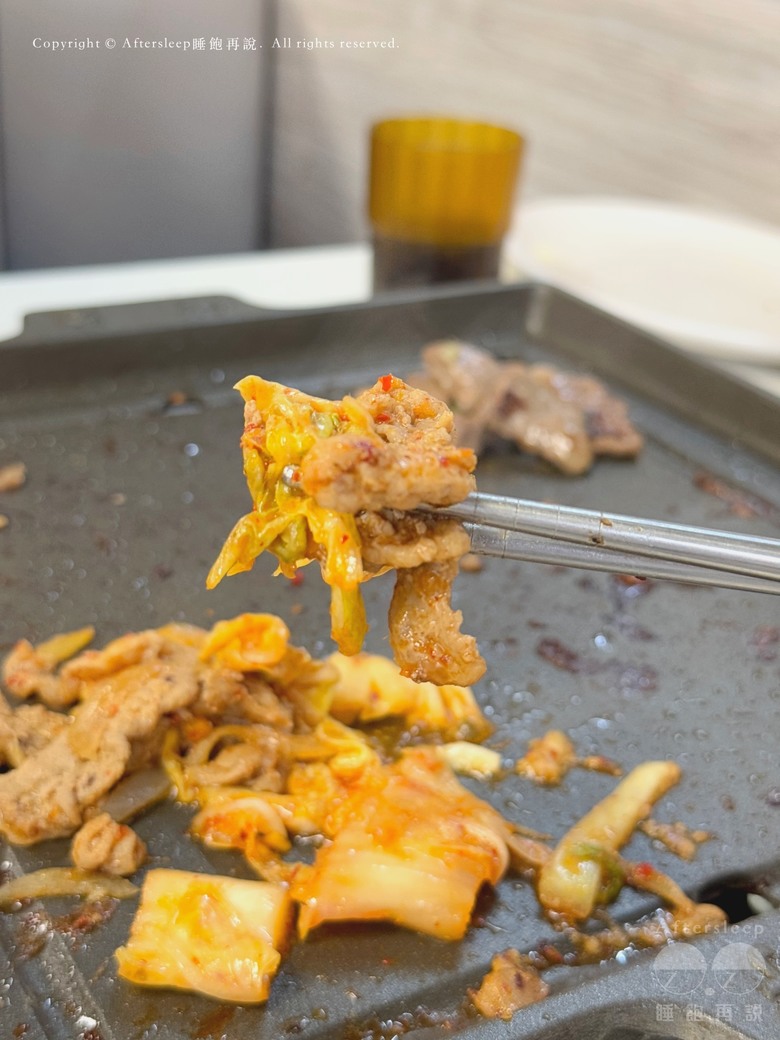 高雄鼓山｜中將燒肉屋＿在地老店燒肉吃到飽／無油煙的磁盤烤肉／CP值超高的火烤兩吃