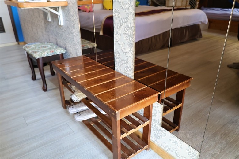 點我看大圖 獨棟主題式溜滑梯小木屋,房間裡面有滑梯還有很多玩具、玩偶,小朋友玩得超開心!