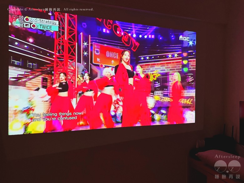 點我看大圖 SANSUI山水黑行俠|雷射音響投影機_小巧輕便又兼具大電量 / 4K高畫質超清晰 / 不分死角、白天完美投射高亮度