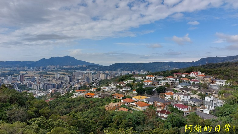 【郊山走走】 台湾よ、永に幸なれ。台灣幸福石、展翅高飛丹鳳山、熱門健行景點軍艦岩 輕鬆健行北投10連峰