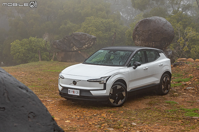 Volvo EX30 Twin Motor Performance 試駕| 有型、有趣但不容小覷的純電小休旅!