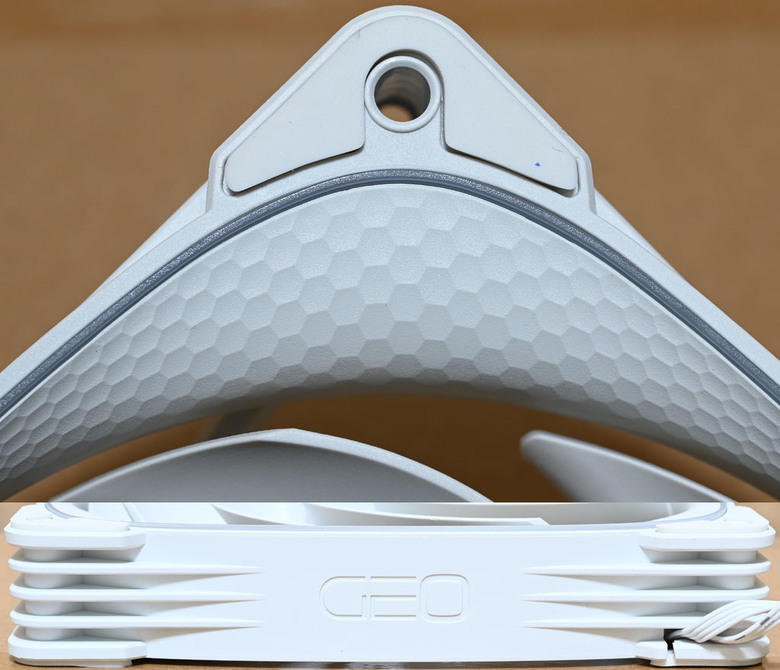 GEOMETRIC FUTURE幾何未來MODEL 5 VENT鐵扇白色款機殼開箱