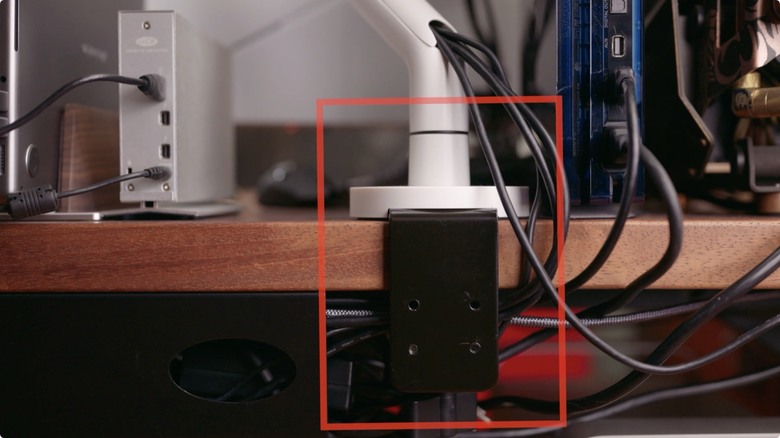 【開箱】FUNTE 實木電動升降桌，分享我日常搭配的四招減少腰痠背痛、眼睛疲勞