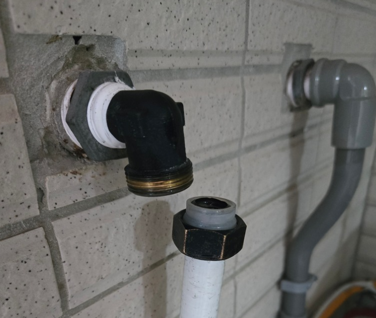 熱水器水管會滲水