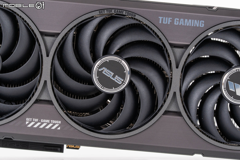 ASUS TUF GeForce RTX 5070 Ti O16G GAMING 顯示卡開箱實測 以優異散熱性能帶來效能加值的超頻卡選擇