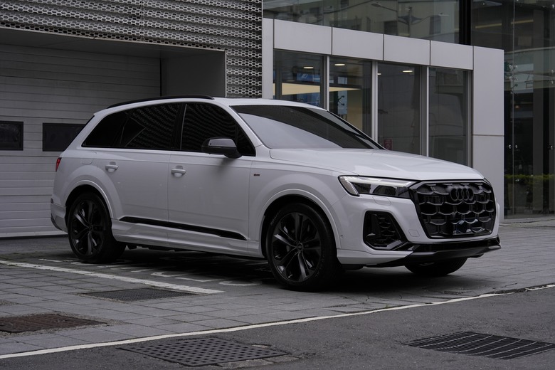 Audi Q7 55 TFSI quattro S line｜金屬冰川白 Glacier White｜交車照片分享