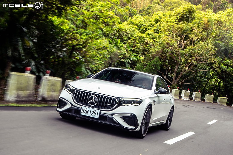 Mercedes-AMG E 53 Hybrid 4MATIC+試駕|完美詮釋性能與節能得以並存!feat. W124 500E