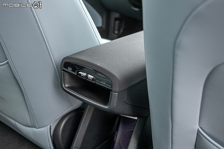 Volvo EX30 Twin Motor Performance 試駕｜ 有型、有趣但不容小覷的純電小休旅！