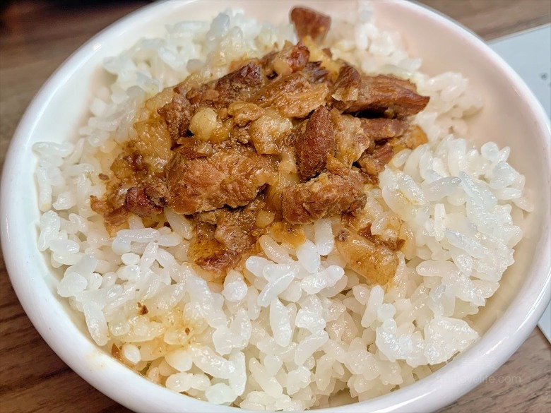 點我看大圖 火鍋餐前奉茶的儀式感,嚴選食材的精緻鍋物,咕溜的烏龜仙草凍,綿密的霜淇淋在這都吃的到