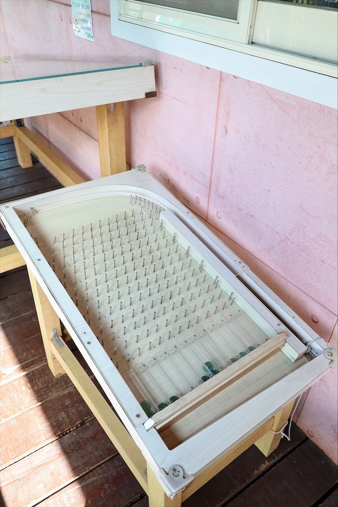 點我看大圖 獨棟主題式溜滑梯小木屋,房間裡面有滑梯還有很多玩具、玩偶,小朋友玩得超開心!