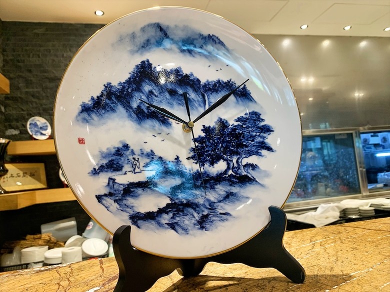 點我看大圖 火鍋餐前奉茶的儀式感,嚴選食材的精緻鍋物,咕溜的烏龜仙草凍,綿密的霜淇淋在這都吃的到