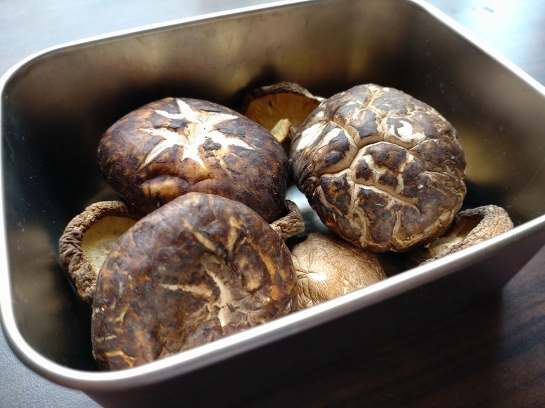 屋小春深暖,豪廈廣陌寒~為老婆料理的我的私房年菜(紅蟳米糕)