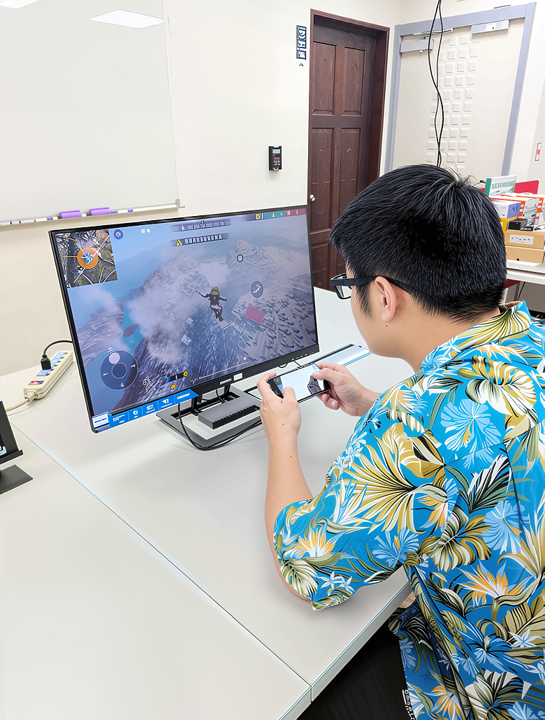 iPhone AV 影音轉接器可以外接USB keyboard, mouse, SSD, and camera/camcorder from Bohengliu (Jacky)