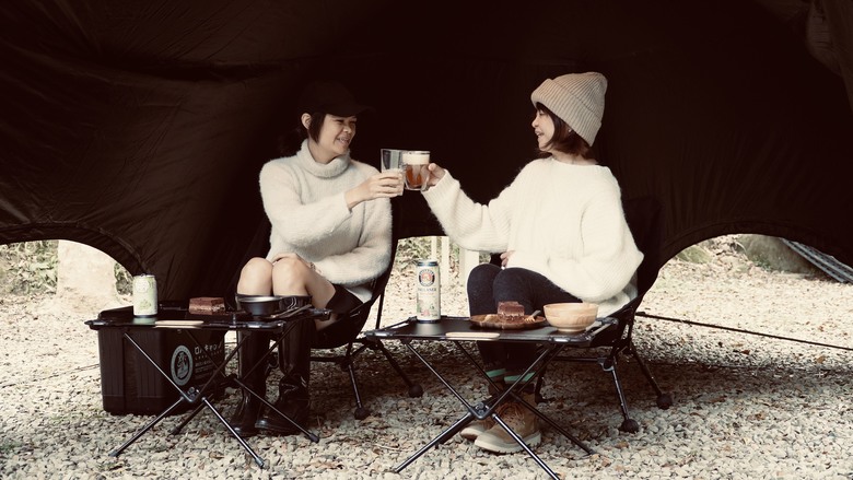 2個女生的療癒露營
