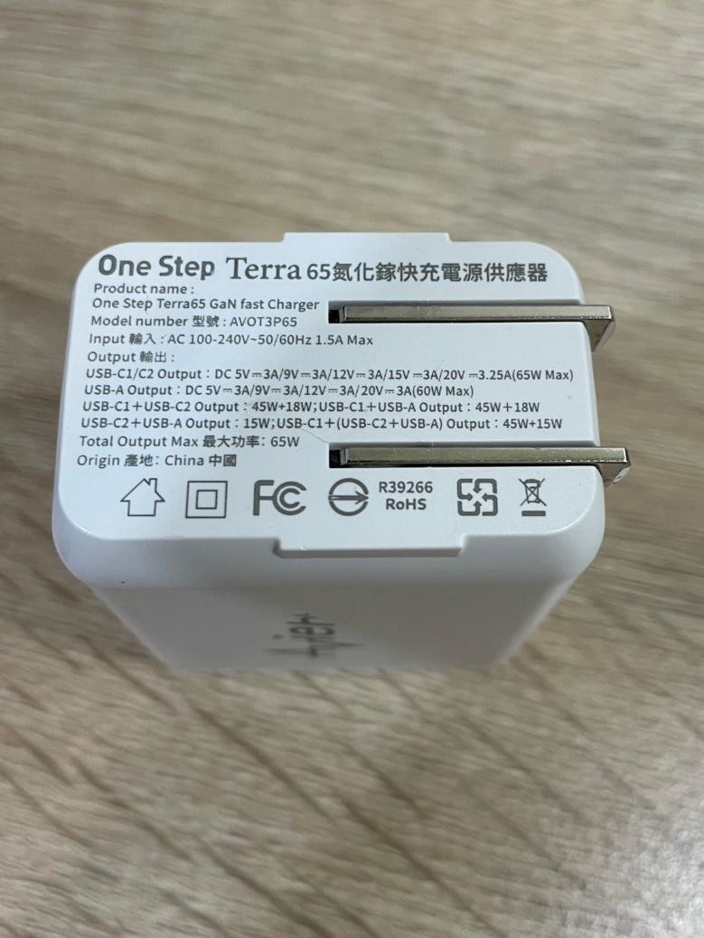 大材小用的Avier Uni G4 USB4充電測試
