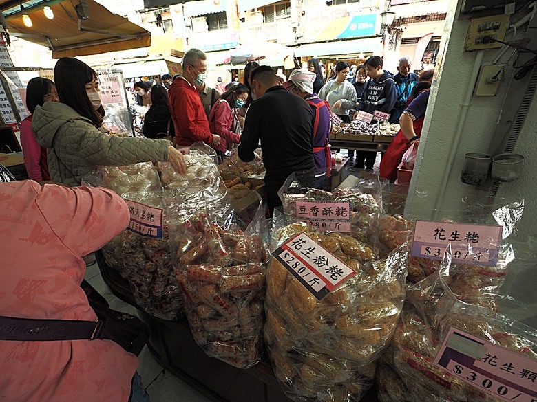 北港文化中心、北港登記所｜遊客中心、北港朝天宮、水道頭文化園區、甕牆、集雅軒、義民廟，還有鴨ㄚ小麵店之神級滷肉飯與日發製飴店之北港飴 — 2025年農曆年前返鄉順路之 北港半日小旅行 —【小惡魔畫蛇添福】補篇(5)