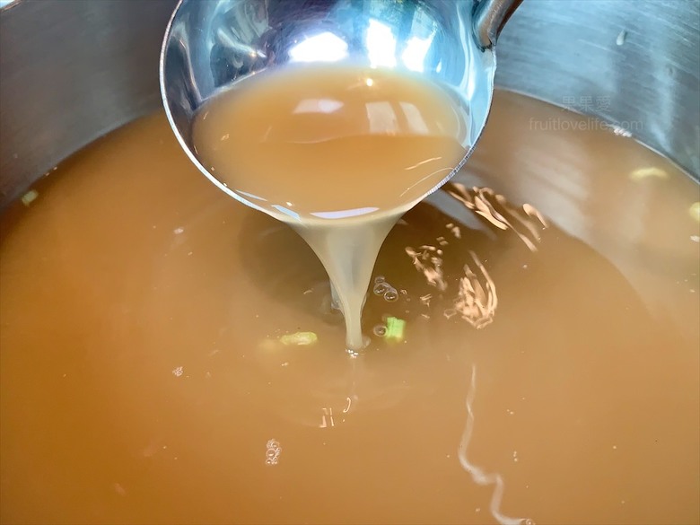 點我看大圖 火鍋餐前奉茶的儀式感,嚴選食材的精緻鍋物,咕溜的烏龜仙草凍,綿密的霜淇淋在這都吃的到