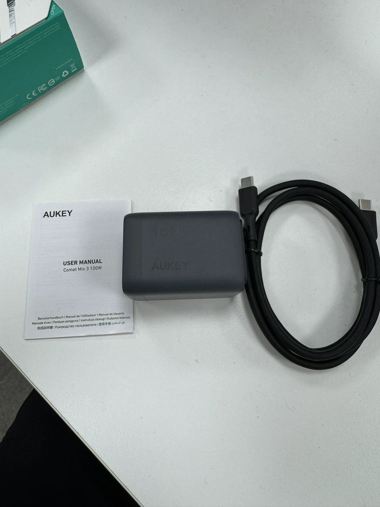 AUKEY Comet Mix 3 100W (PA-C5) Type-C 氮化鎵三孔 PD 快充充電器 開箱 | 全市場最小的 100W 充電器，還有雙 USB-C + USB-A！