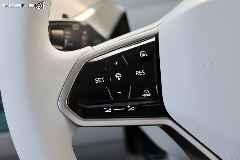福斯商旅 Volkswagen ID.Buzz Pro S 試駕|承先啟後的經典味、豐富且出色的空間機能!