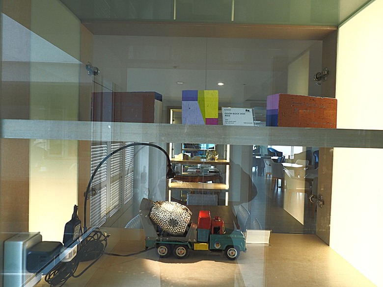 車城 落山風藝術季 【看海美術館展區、海口村街道及村落展區、墾丁長灘休閒飯店、紅柴。居 山海之隅】，順遊恆春縣城東門及北門、恆春文化中心民謠館，品嚐半島特色美食 — 香酥鴨、綠豆蒜 — 2025年初 國境之南看海賞藝小旅行 【小惡魔畫蛇添福】補篇(2)