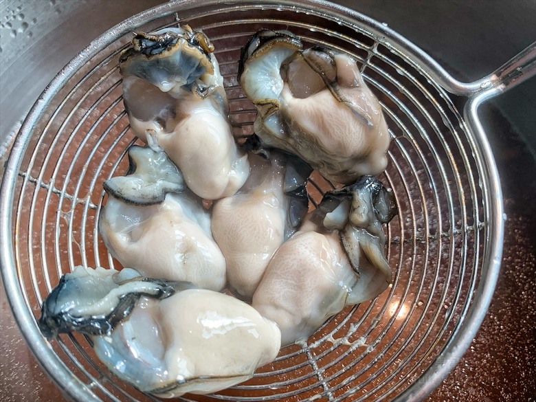 點我看大圖 火鍋餐前奉茶的儀式感,嚴選食材的精緻鍋物,咕溜的烏龜仙草凍,綿密的霜淇淋在這都吃的到