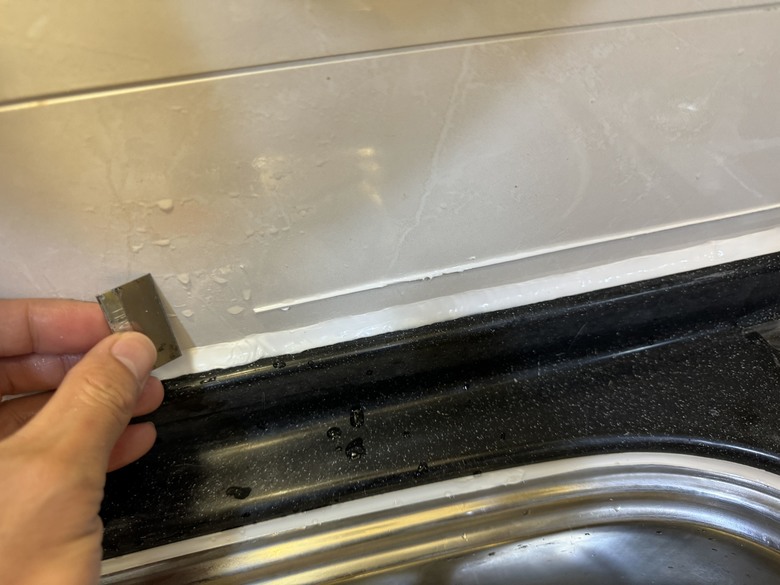 台灣水電工的日常-廚房silicone更新