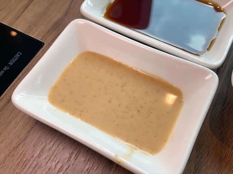 點我看大圖 火鍋餐前奉茶的儀式感,嚴選食材的精緻鍋物,咕溜的烏龜仙草凍,綿密的霜淇淋在這都吃的到