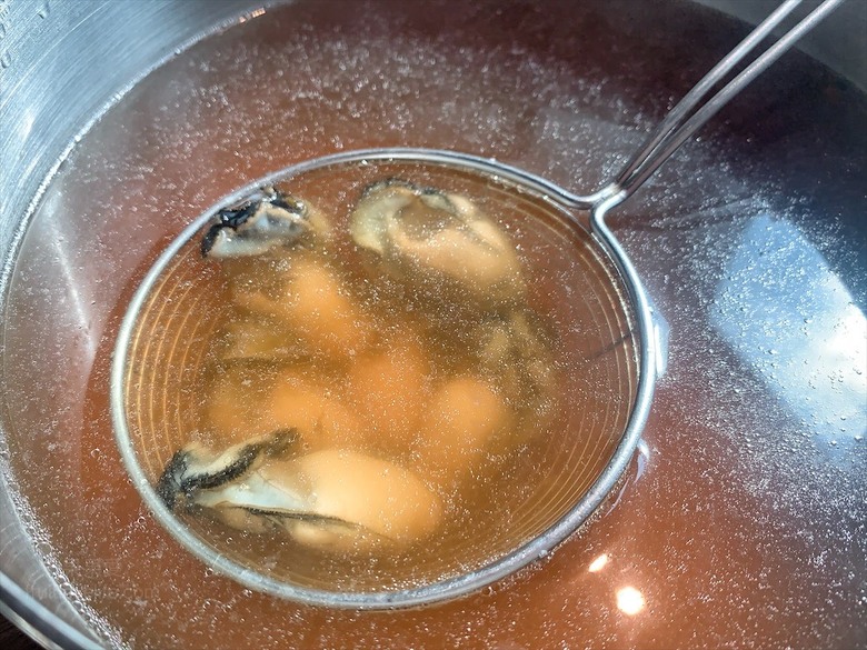 點我看大圖 火鍋餐前奉茶的儀式感,嚴選食材的精緻鍋物,咕溜的烏龜仙草凍,綿密的霜淇淋在這都吃的到