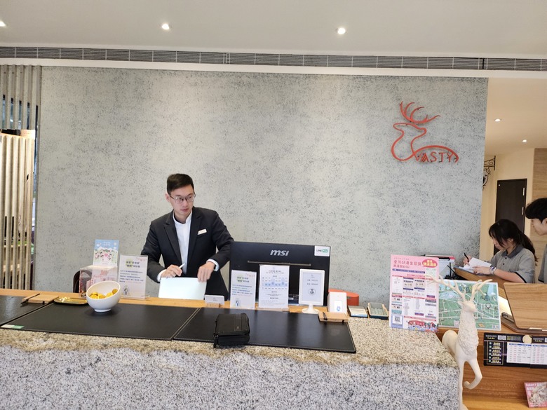 【小惡魔畫蛇添福】我們家的三天兩夜宜蘭之行 - Day1 - 宜蘭傳統藝術中心 / 熊飽鍋物涮涮鍋 / 誠闊礁溪渡假飯店