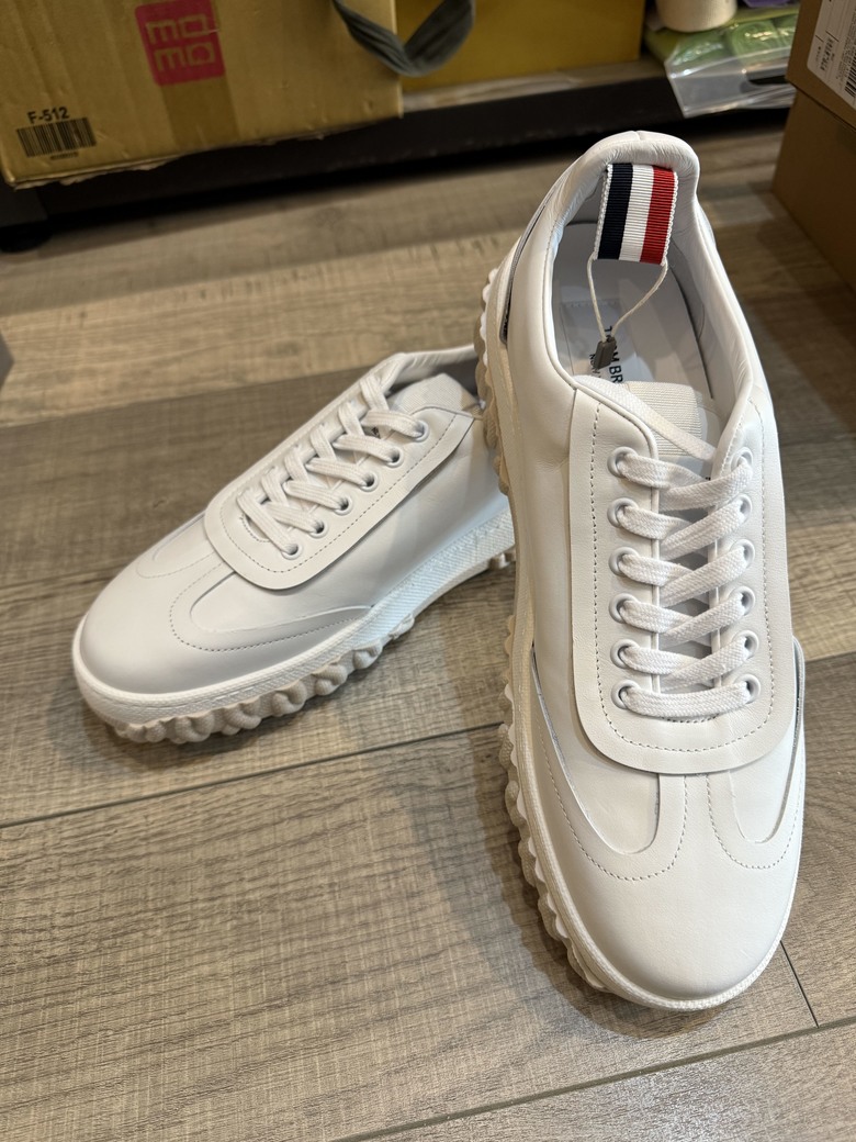 「開箱」Thom Browne 白色真皮休閒鞋
