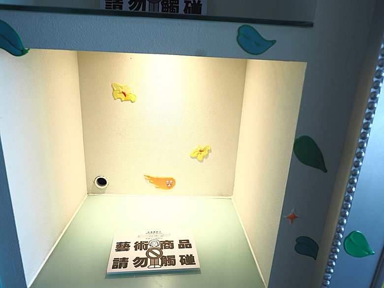車城 落山風藝術季 【看海美術館展區、海口村街道及村落展區、墾丁長灘休閒飯店、紅柴。居 山海之隅】,順遊恆春縣城東門及北門、恆春文化中心民謠館,品嚐半島特色美食 — 香酥鴨、綠豆蒜 — 2025年初 國境之南看海賞藝小旅行 【小惡魔畫蛇添福】補篇(2)