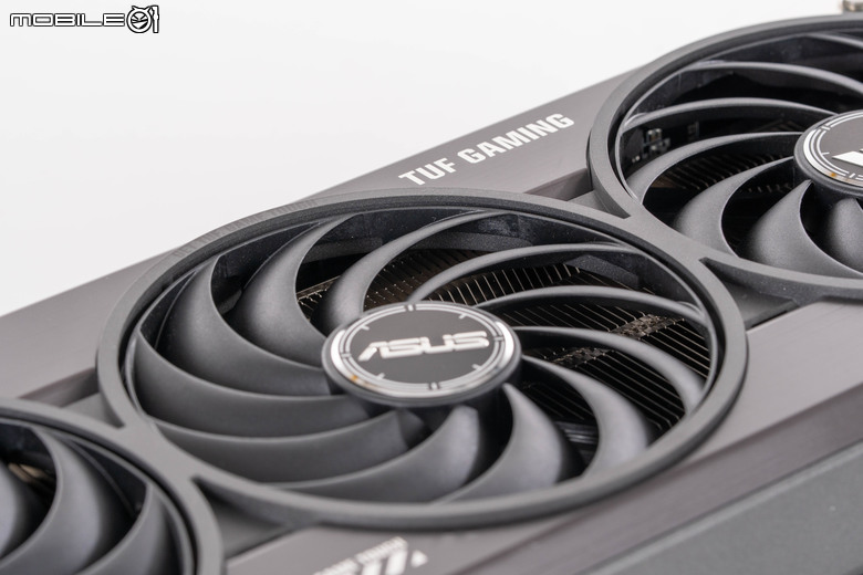 ASUS TUF GeForce RTX 5070 Ti O16G GAMING 顯示卡開箱實測 以優異散熱性能帶來效能加值的超頻卡選擇
