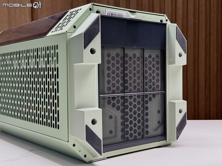 透視 The Tower 家族新成員! Tower 250 ITX機殼
