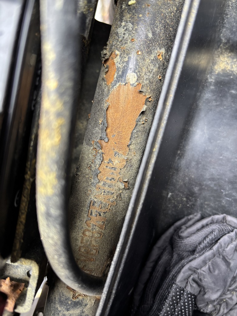 機車過戶但車身號碼鏽蝕。該怎麼辦