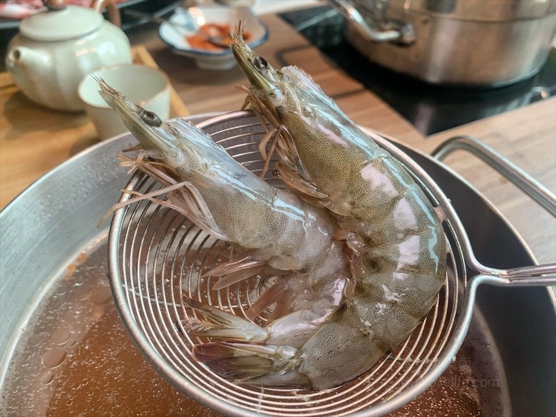 點我看大圖 火鍋餐前奉茶的儀式感,嚴選食材的精緻鍋物,咕溜的烏龜仙草凍,綿密的霜淇淋在這都吃的到