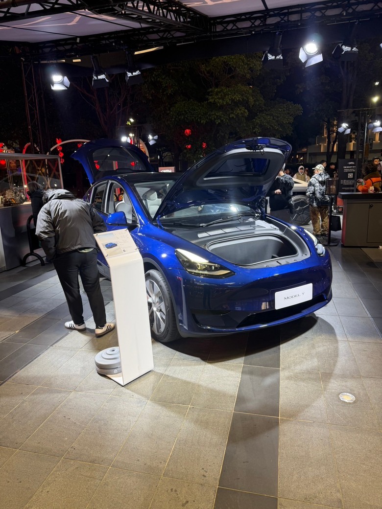 碰巧遇到的巨大口哨，Tesla Cybertruck靜態賞車分享
